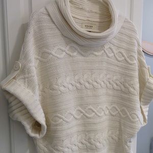 Tunic-length cream/white short-sleeve sweater